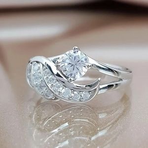 🎀925 Stunning Crystal Angle Wing Ring